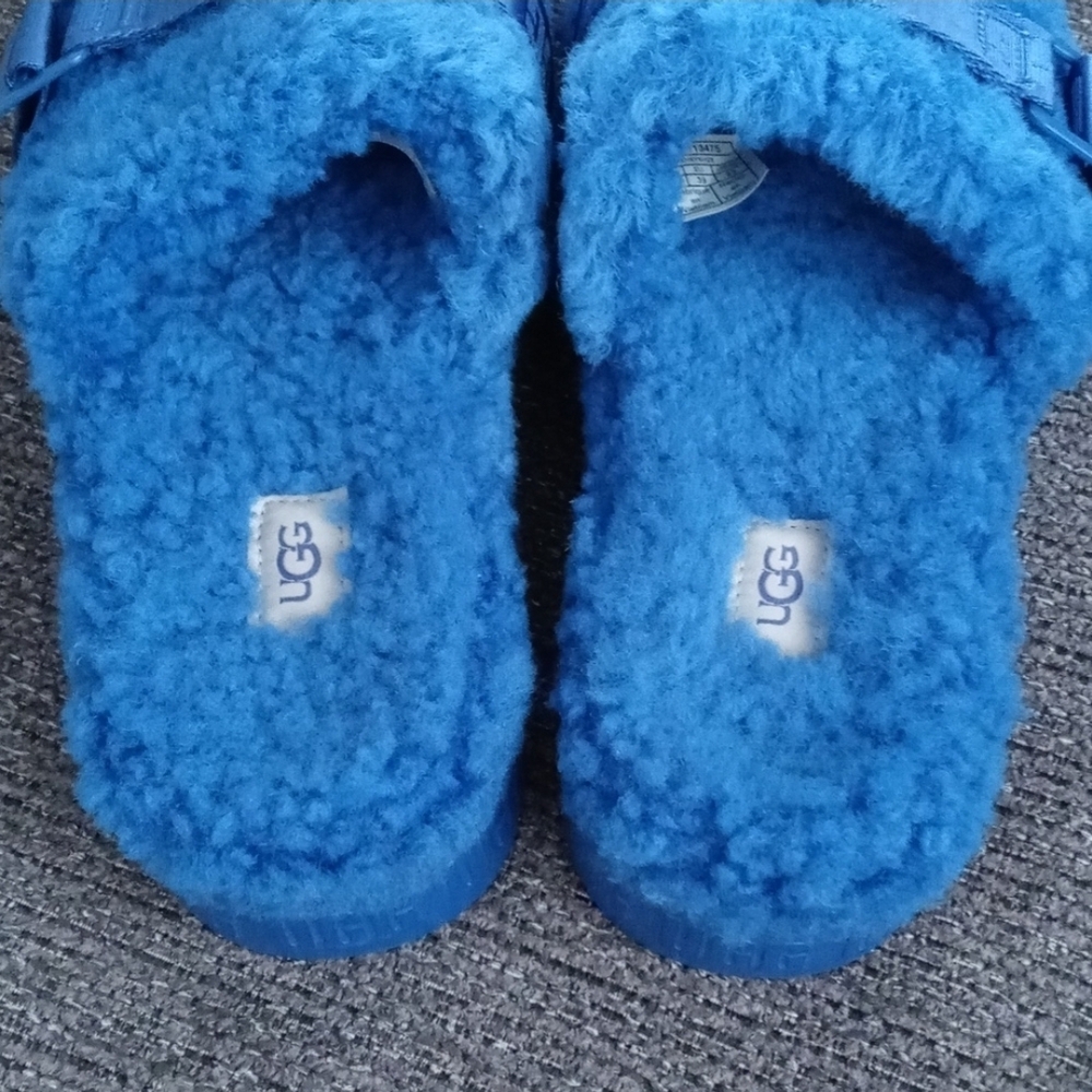 ๐UGG๐ - Fluffita Cobalt Blue Flatform Slipper - Picture 10 of 12